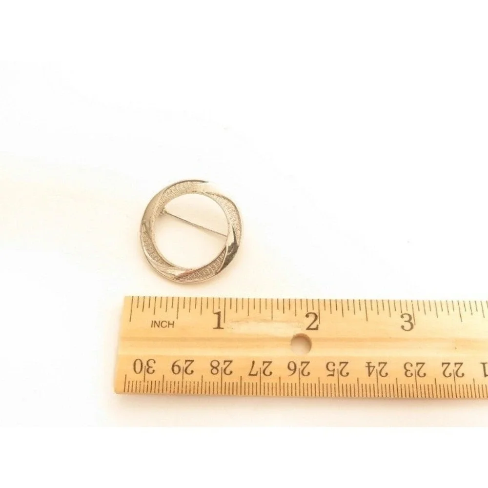 Vintage Elegant Silver Plated Wreath Pin‎ / Brooch